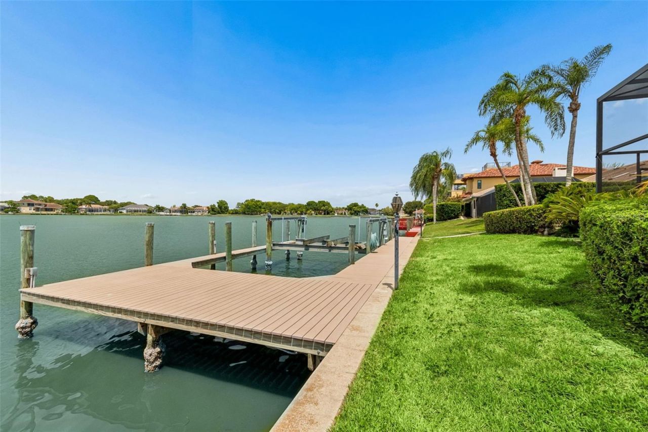 9815 Bay Island Drive, Tampa, FL 33615 Photo