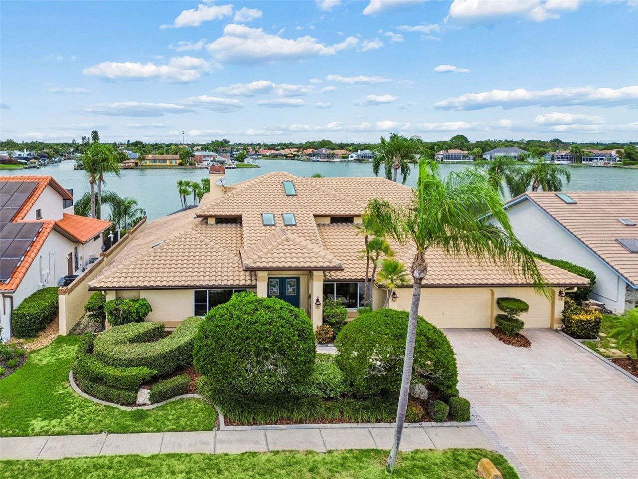 9815 Bay Island Drive, Tampa, FL 33615 Photo