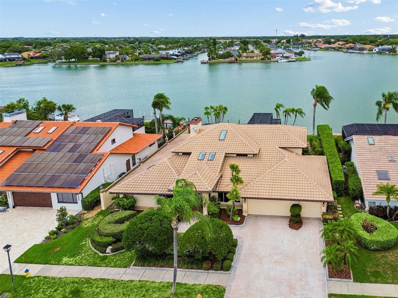 9815 Bay Island Drive, Tampa, FL 33615 Photo