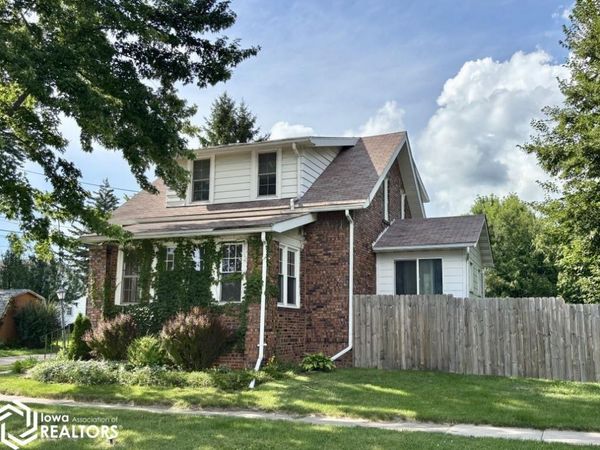 1105 E Broadway Avenue, Fairfield, IA 52556