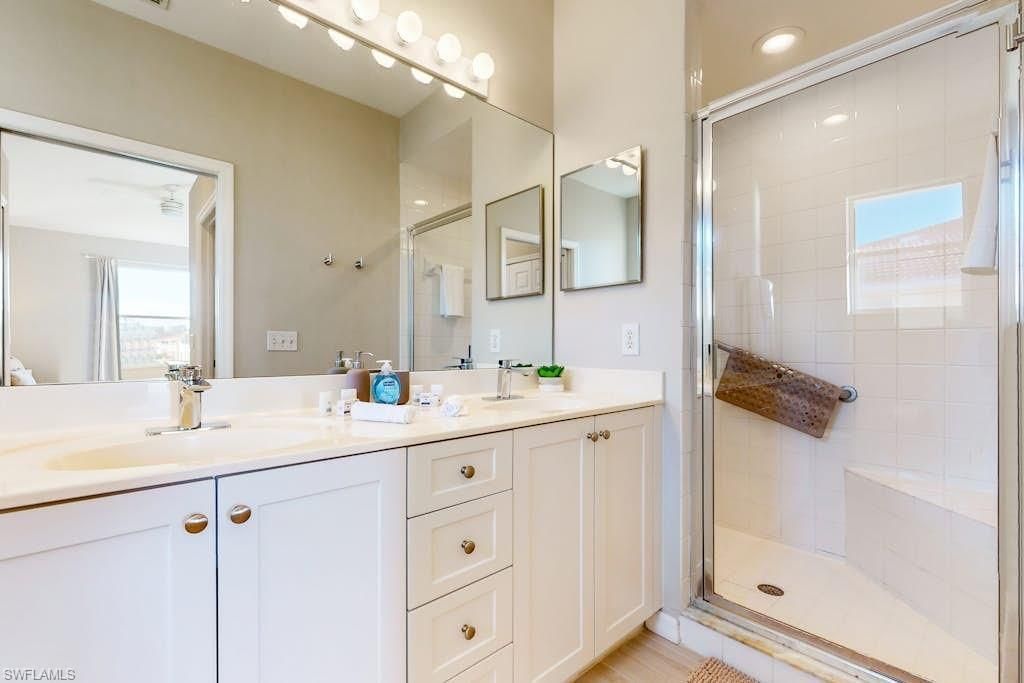 350 Robin Hood Cir , Unit 202, Naples, FL 34104 Photo