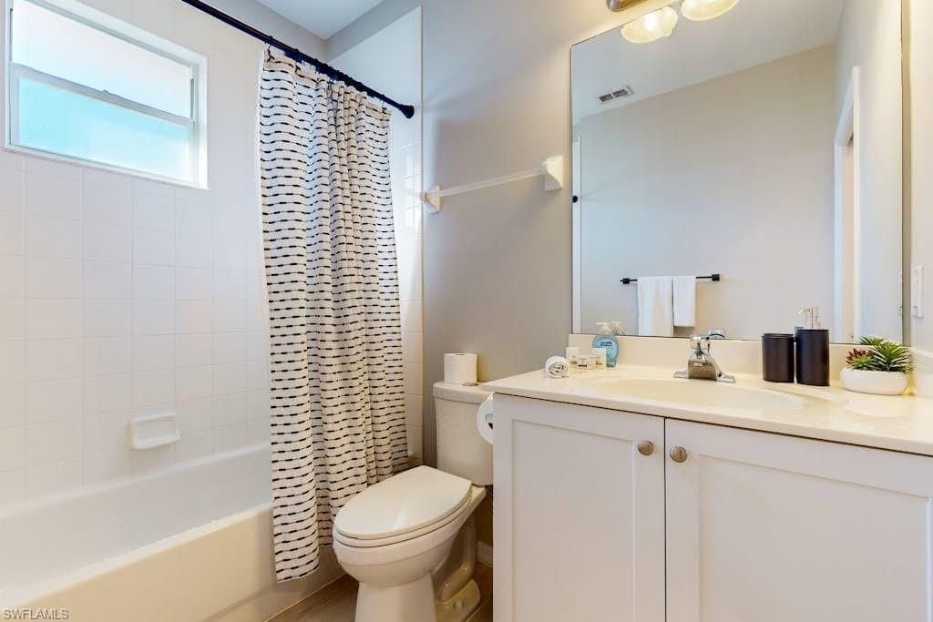350 Robin Hood Cir , Unit 202, Naples, FL 34104 Photo