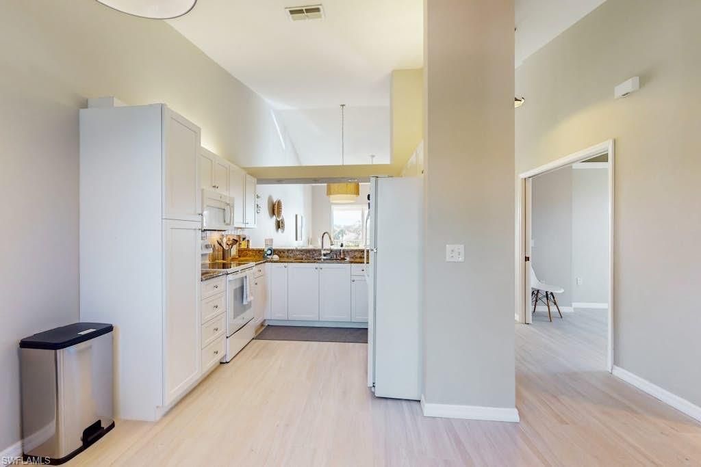 350 Robin Hood Cir , Unit 202, Naples, FL 34104 Photo