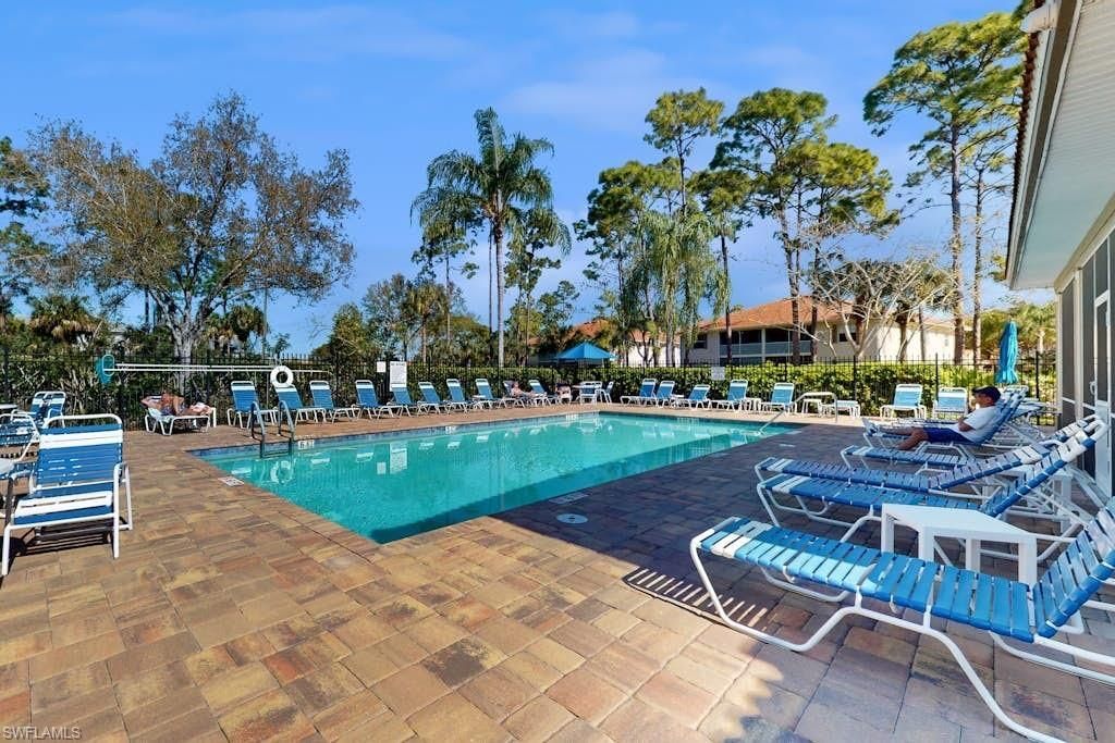 350 Robin Hood Cir , Unit 202, Naples, FL 34104 Photo