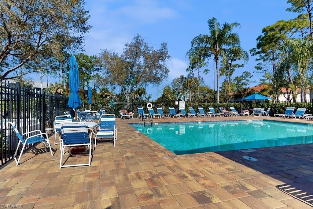 350 Robin Hood Cir , Unit 202, Naples, FL 34104 Photo