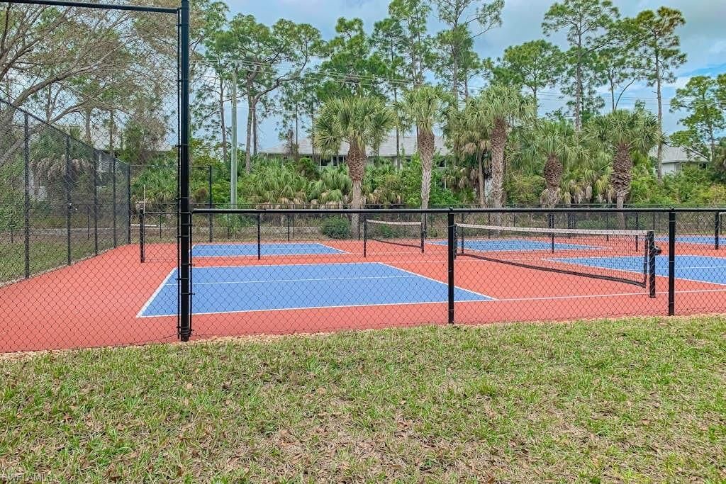 350 Robin Hood Cir , Unit 202, Naples, FL 34104 Photo
