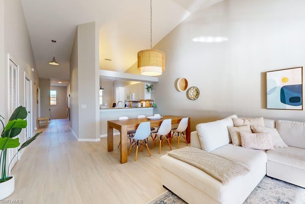 350 Robin Hood Cir , Unit 202, Naples, FL 34104 Photo