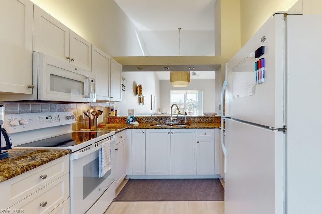 350 Robin Hood Cir , Unit 202, Naples, FL 34104 Photo