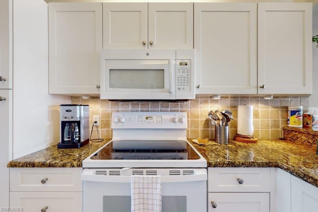 350 Robin Hood Cir , Unit 202, Naples, FL 34104 Photo