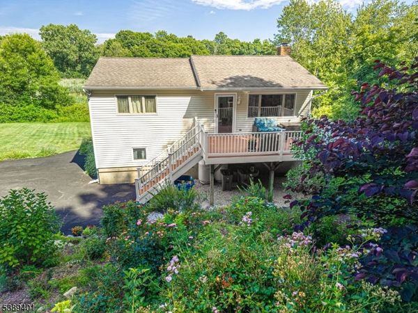 8 Pond Dr, Vernon, NJ 07422