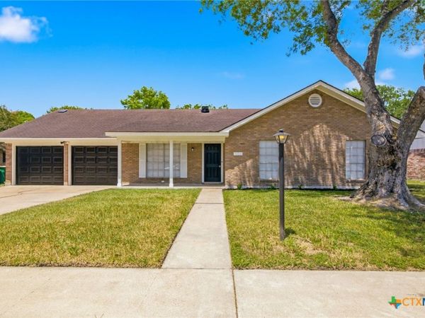 405 Hampshire Street , Victoria, TX 77904