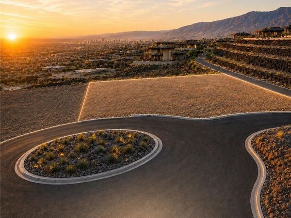2 Heavens Edge Court, Henderson, NV 89012