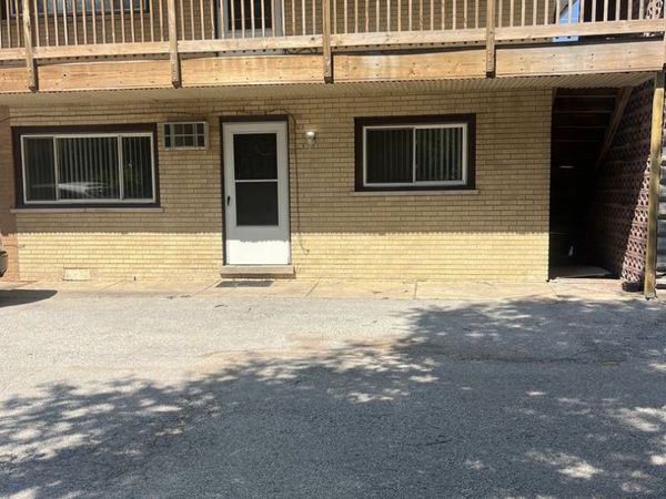 8817 S Roberts Road , Unit 6, Hickory Hills, IL 60457