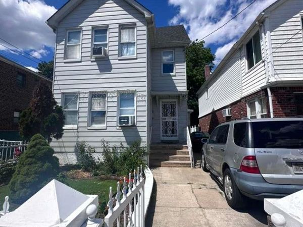 18811 Dunkirk Drive , Saint Albans, NY 11412