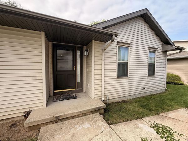25 Plum Tree Village, Beloit, WI 53511