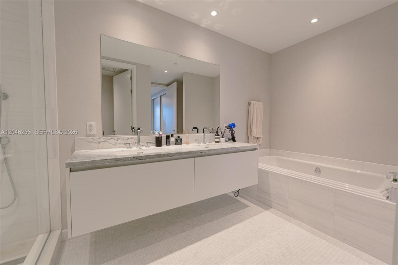 700 NE 26th Ter , Unit 4901, Miami, FL 33137 Photo