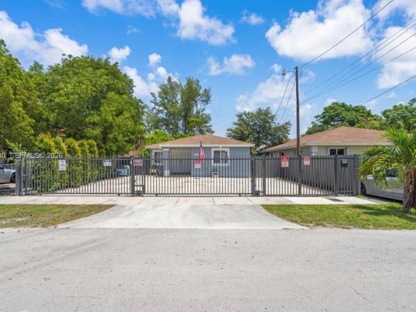 751 NW 70th St , Miami, FL 33150