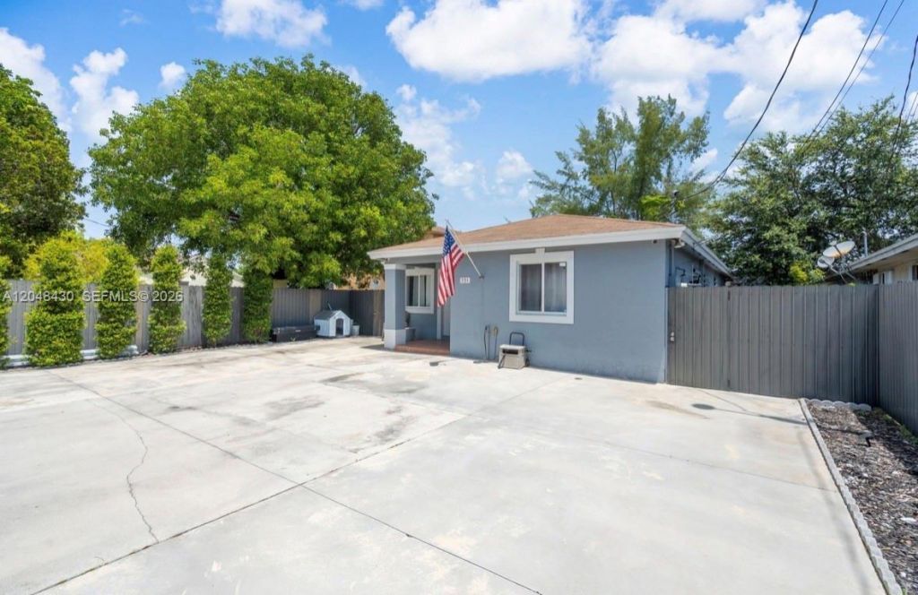 751 NW 70th St , Miami, FL 33150 Photo