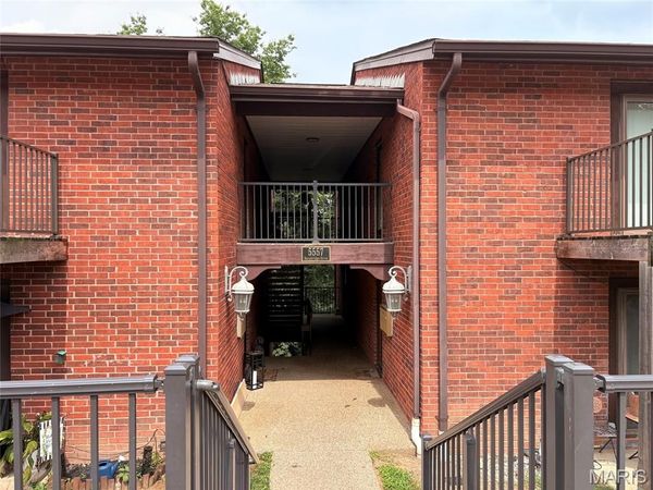5557 Baronridge Drive, Unit 7, Oakville, MO 63129