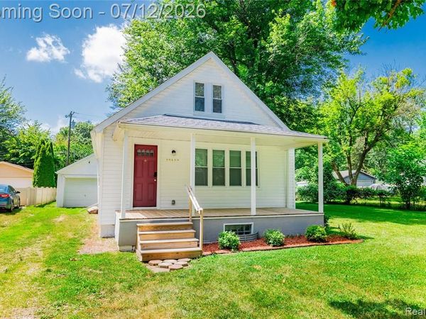 25450 6th Street, Grosse Ile Twp, MI 48138