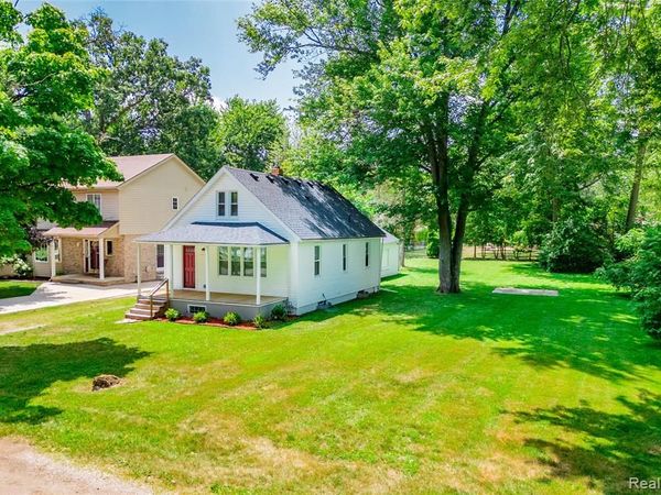25450 6th Street, Grosse Ile Twp, MI 48138