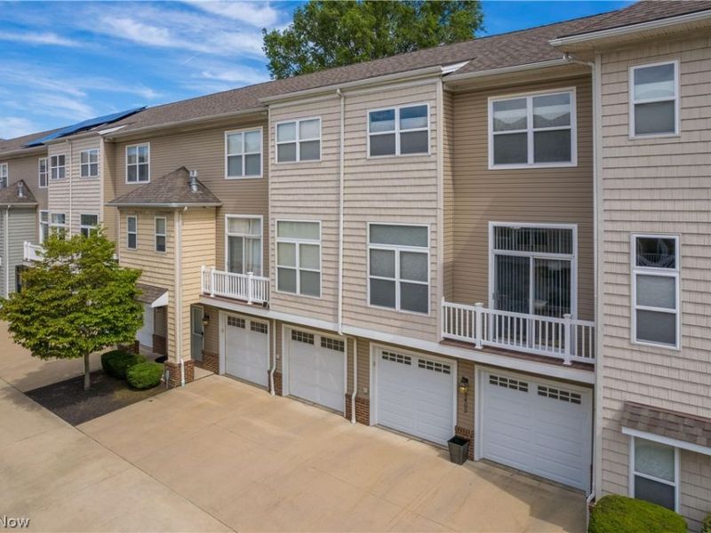 5408 Saint Stephens Court, Cleveland, OH 44102 Photo 3