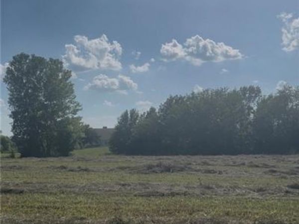 2448 SW Meadow Lake Drive, Ottawa, KS 66067