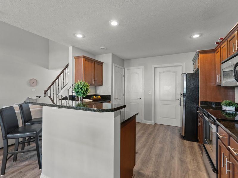 5075 Dinard Way, Unit 5075A, Columbus, OH 43221 Photo 9