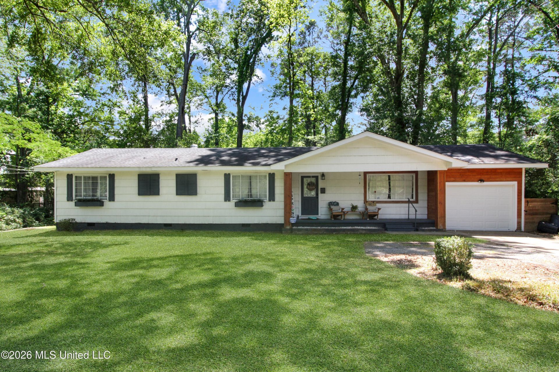 1849 Parkridge Drive, Jackson, MS 39211 Main Photo