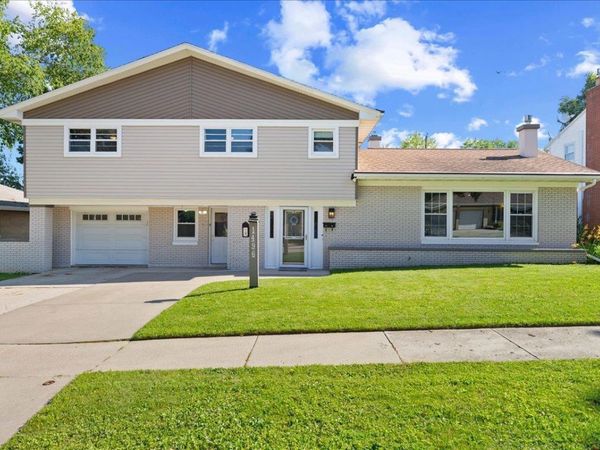 1496 RUSSELL STREET, Green Bay, WI 54304