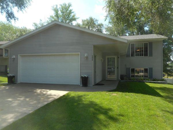 3838 Strathmore Lane SE, Rochester, MN 55904