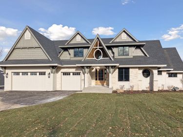 3 Sunfish Ln, Sunfish Lake, MN 55118