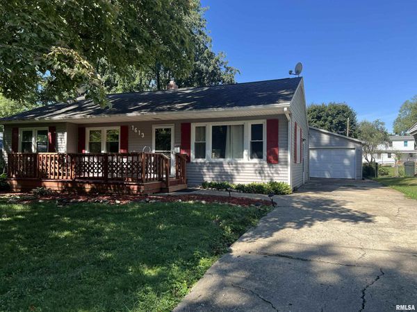 1613 ELMWOOD Street, South Jacksonville, IL 62650