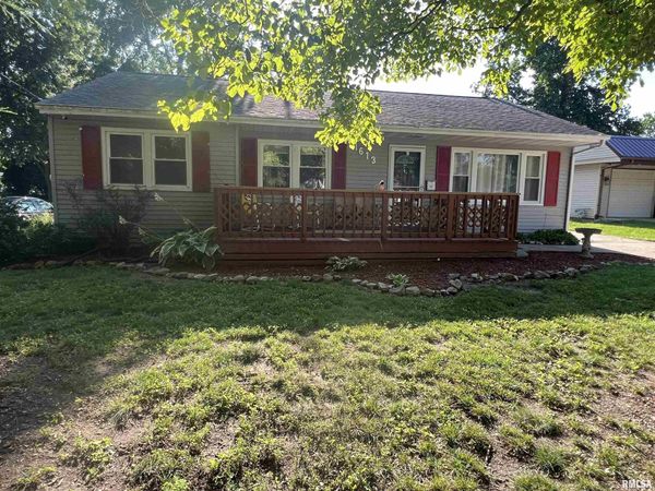 1613 ELMWOOD Street, South Jacksonville, IL 62650
