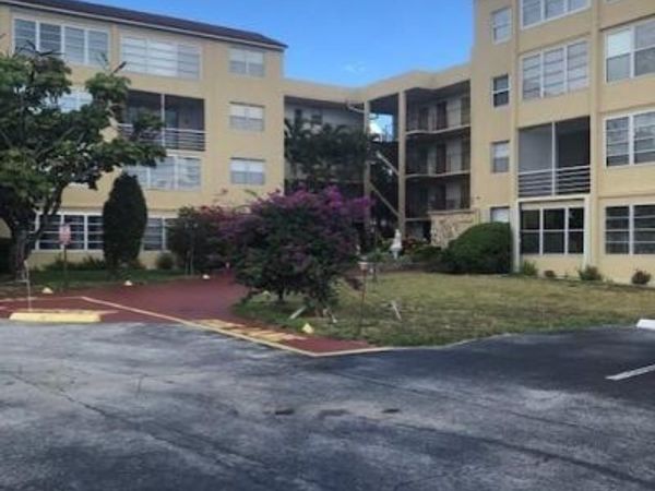 2801 Somerset Dr Drive, Unit 209, Lauderdale Lakes, FL 33311