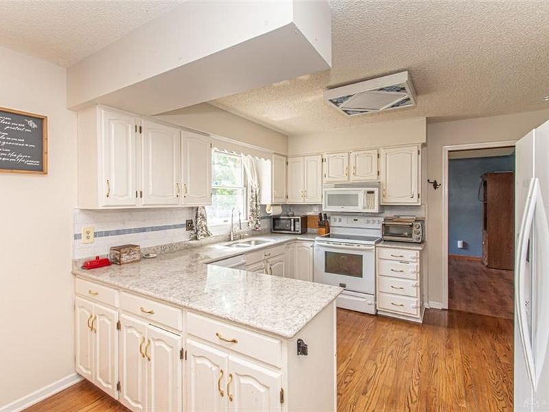 509 Tara Oaks Drive, Middletown, OH 45042 Photo 9