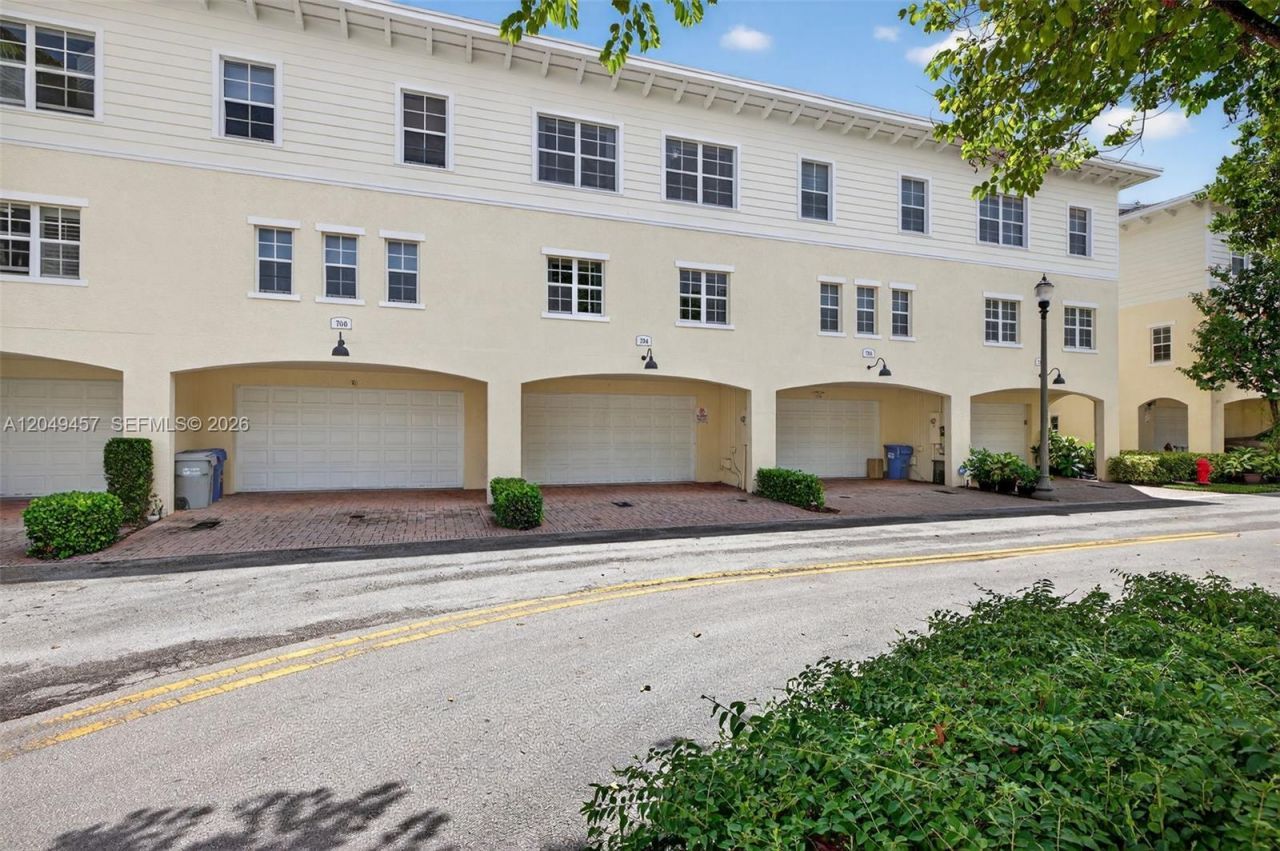 704 SW 1st Ave , Pompano Beach, FL 33060 Photo