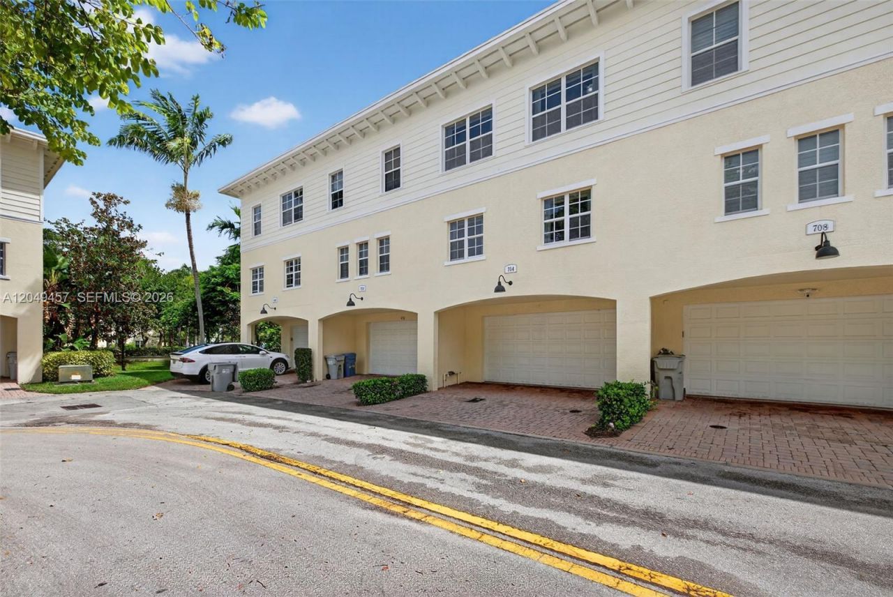 704 SW 1st Ave , Pompano Beach, FL 33060 Photo