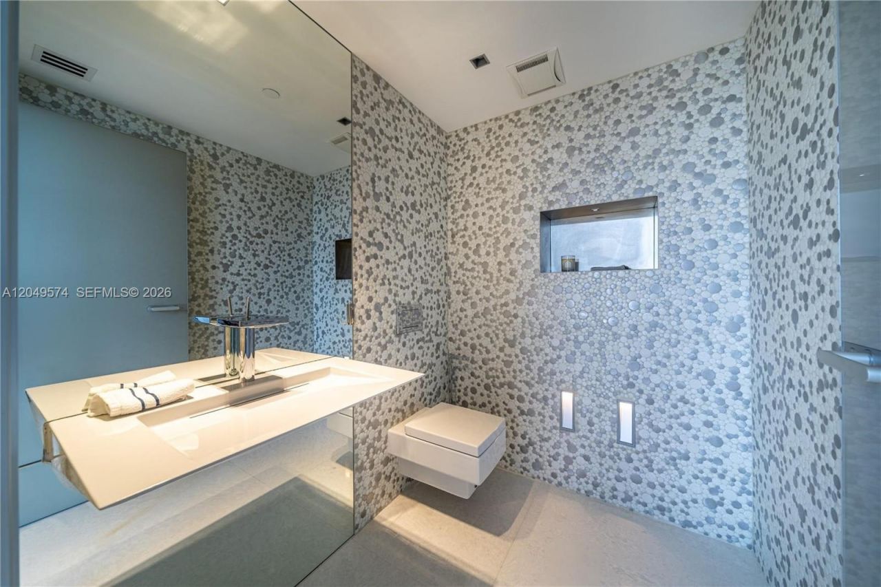 17121 Collins Ave , Unit 4208, Sunny Isles Beach, FL 33160 Photo
