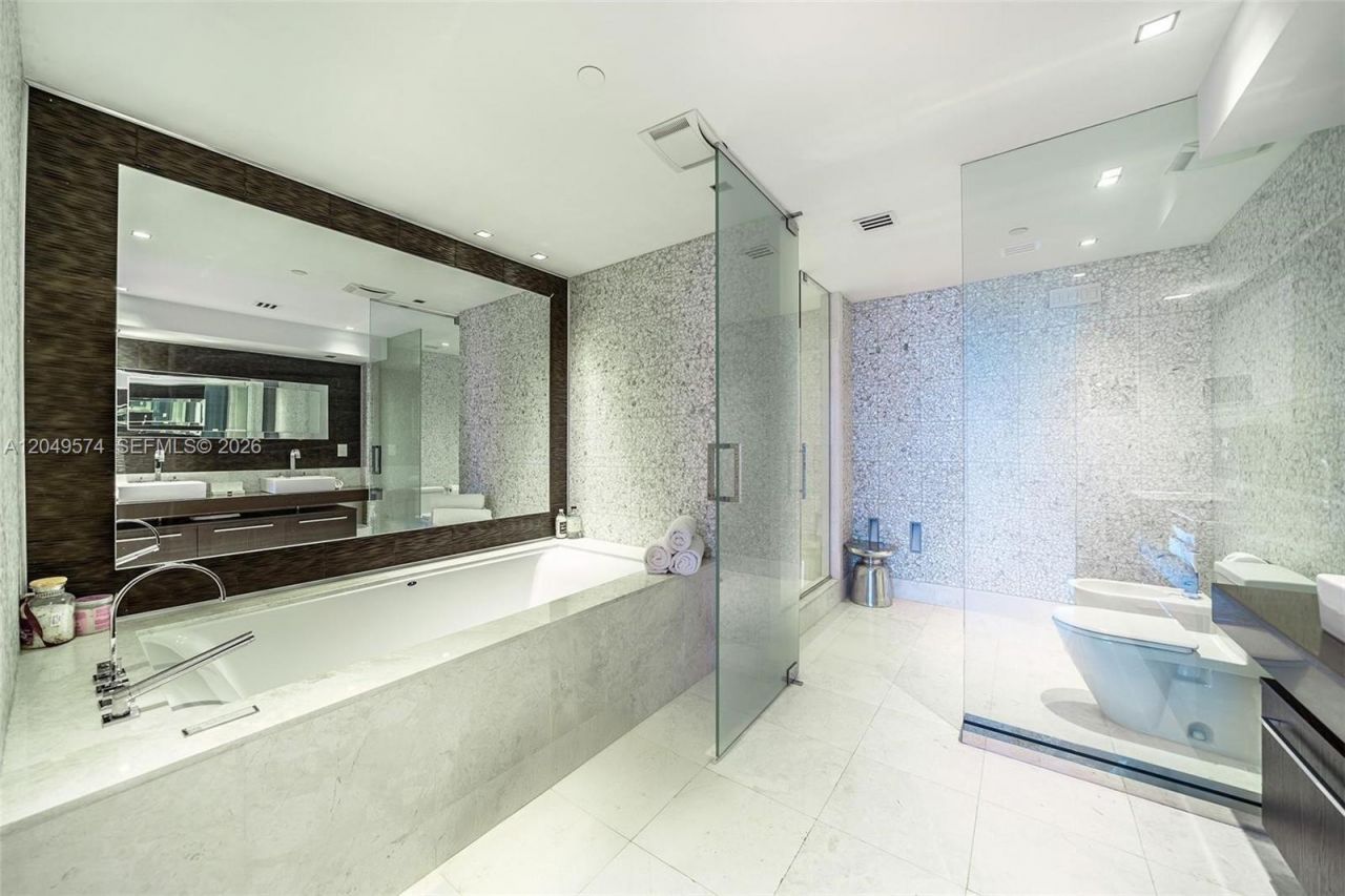 17121 Collins Ave , Unit 4208, Sunny Isles Beach, FL 33160 Photo