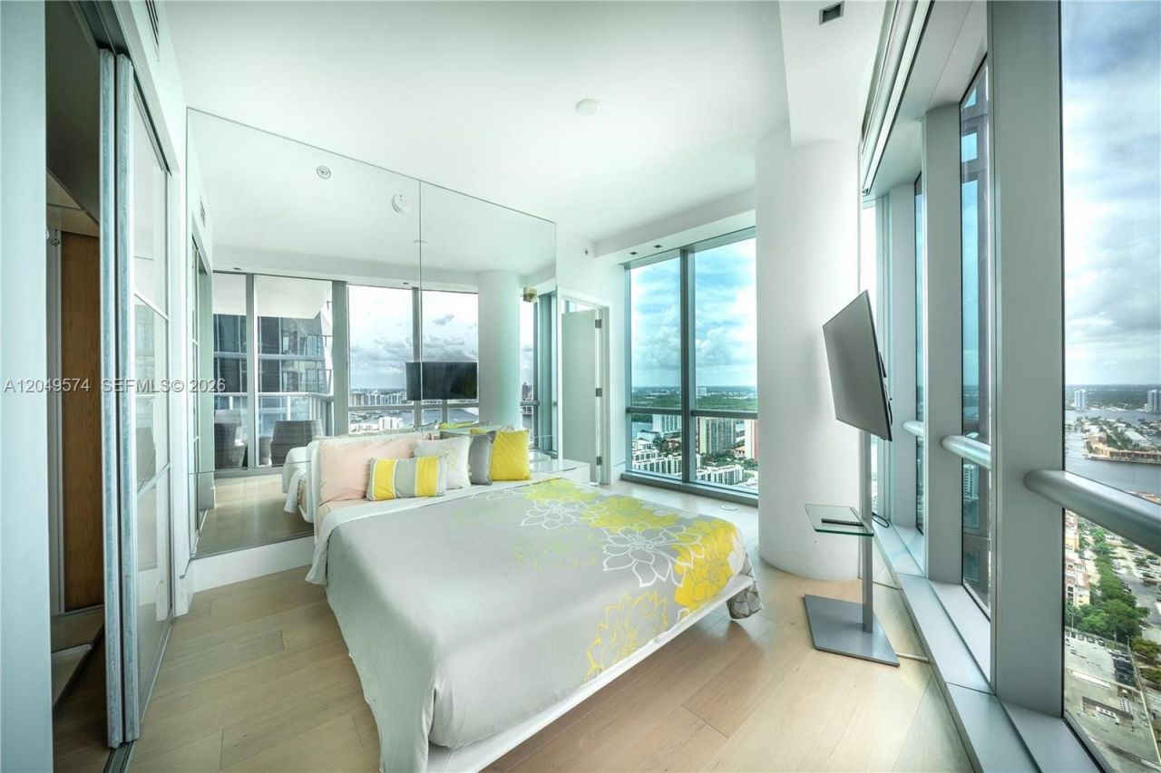 17121 Collins Ave , Unit 4208, Sunny Isles Beach, FL 33160 Photo