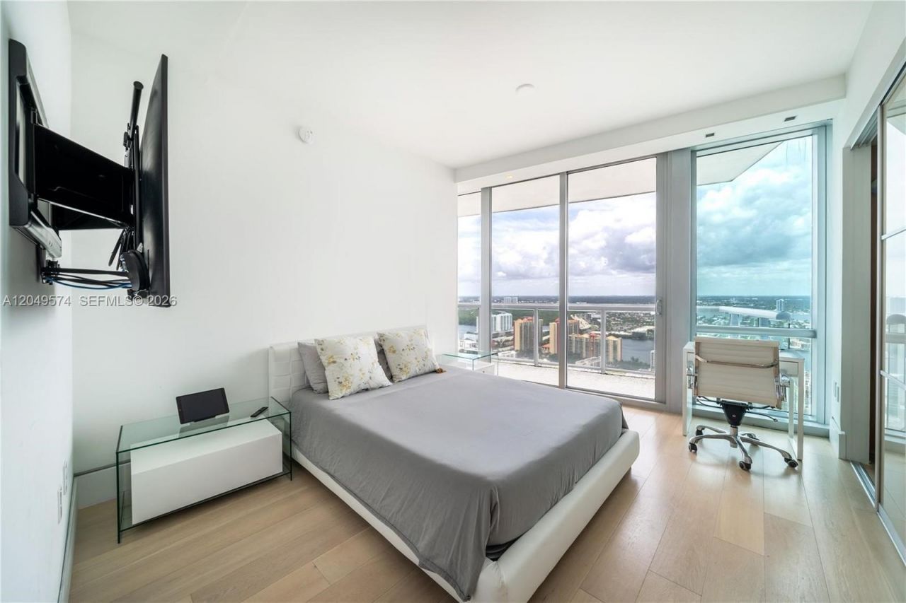 17121 Collins Ave , Unit 4208, Sunny Isles Beach, FL 33160 Photo