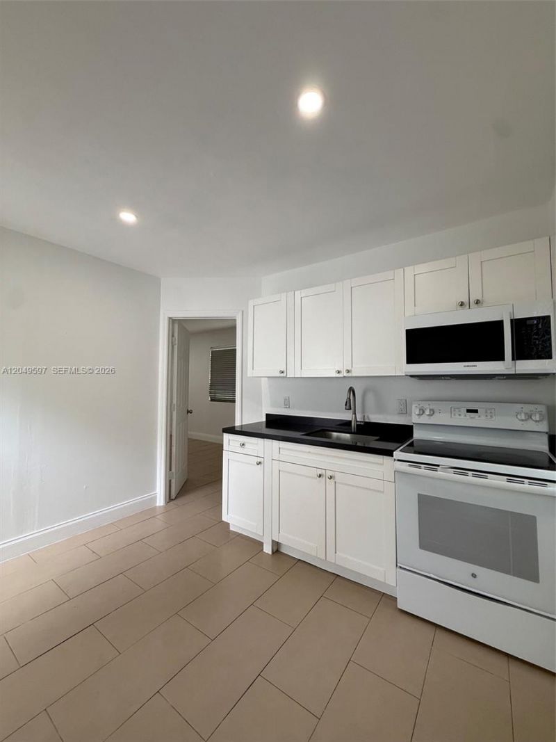 6723 NE Miami Pl, Unit 3, Miami, FL 33138 Photo