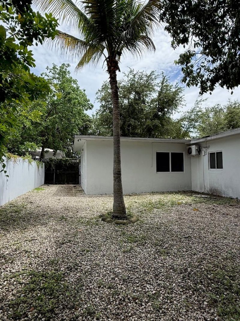 6723 NE Miami Pl, Unit 3, Miami, FL 33138 Photo