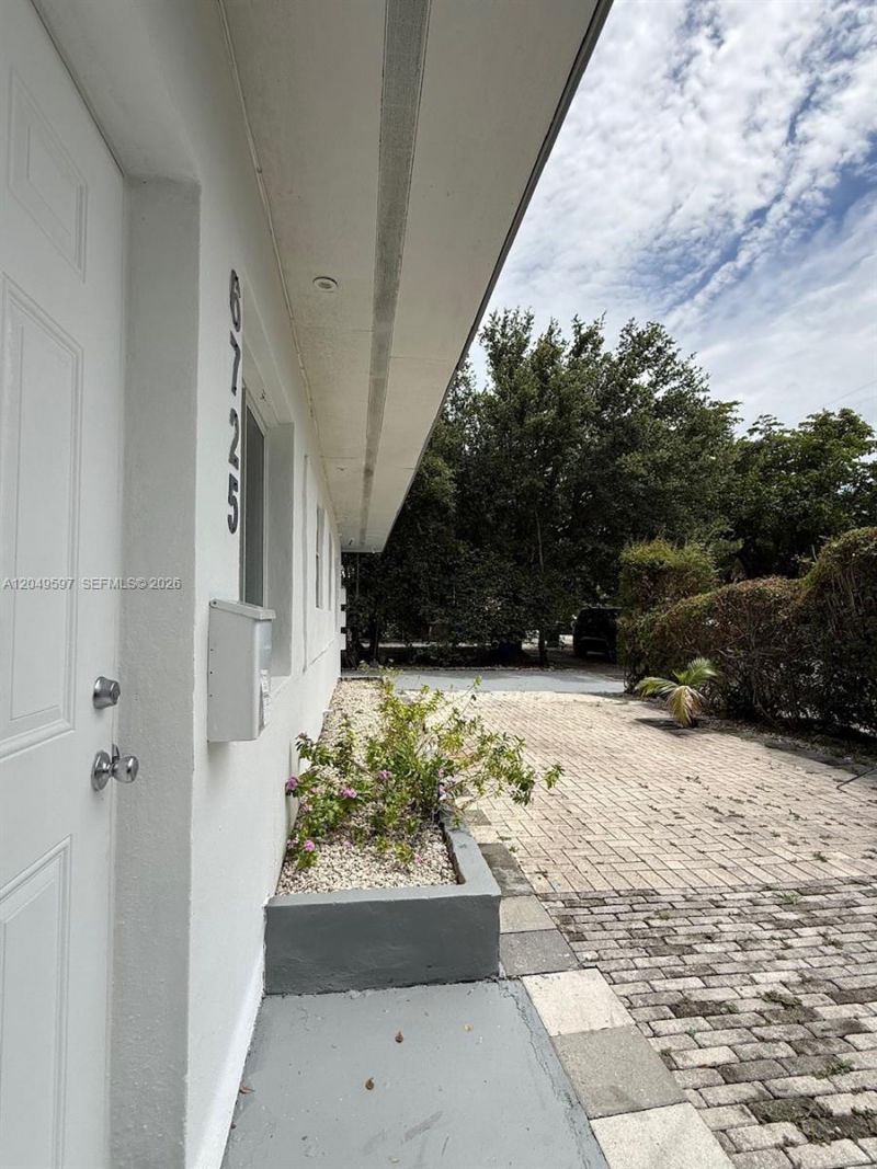 6723 NE Miami Pl, Unit 3, Miami, FL 33138 Photo