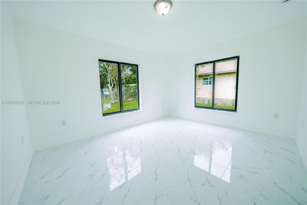 1112 NW 81st St, Miami, FL 33150 Photo