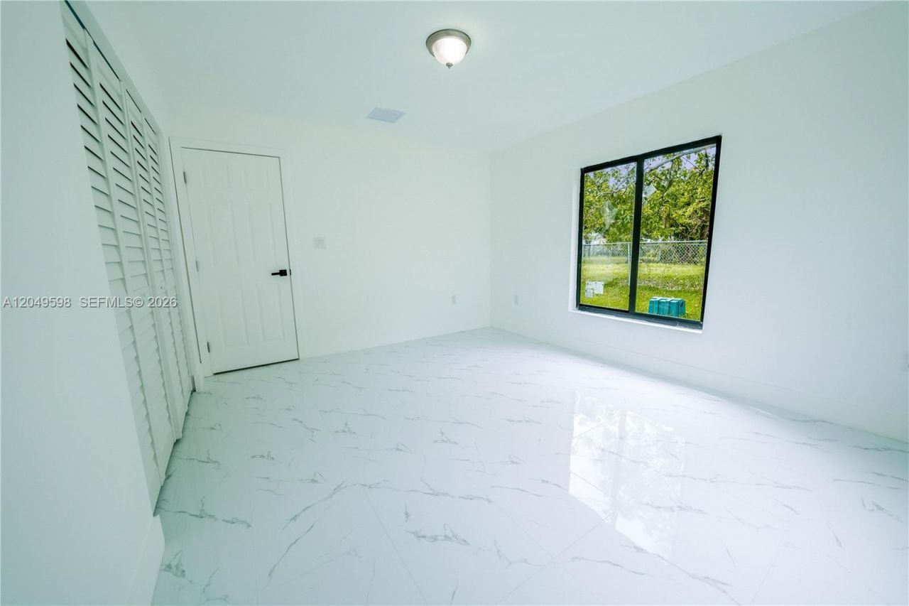1112 NW 81st St, Miami, FL 33150 Photo