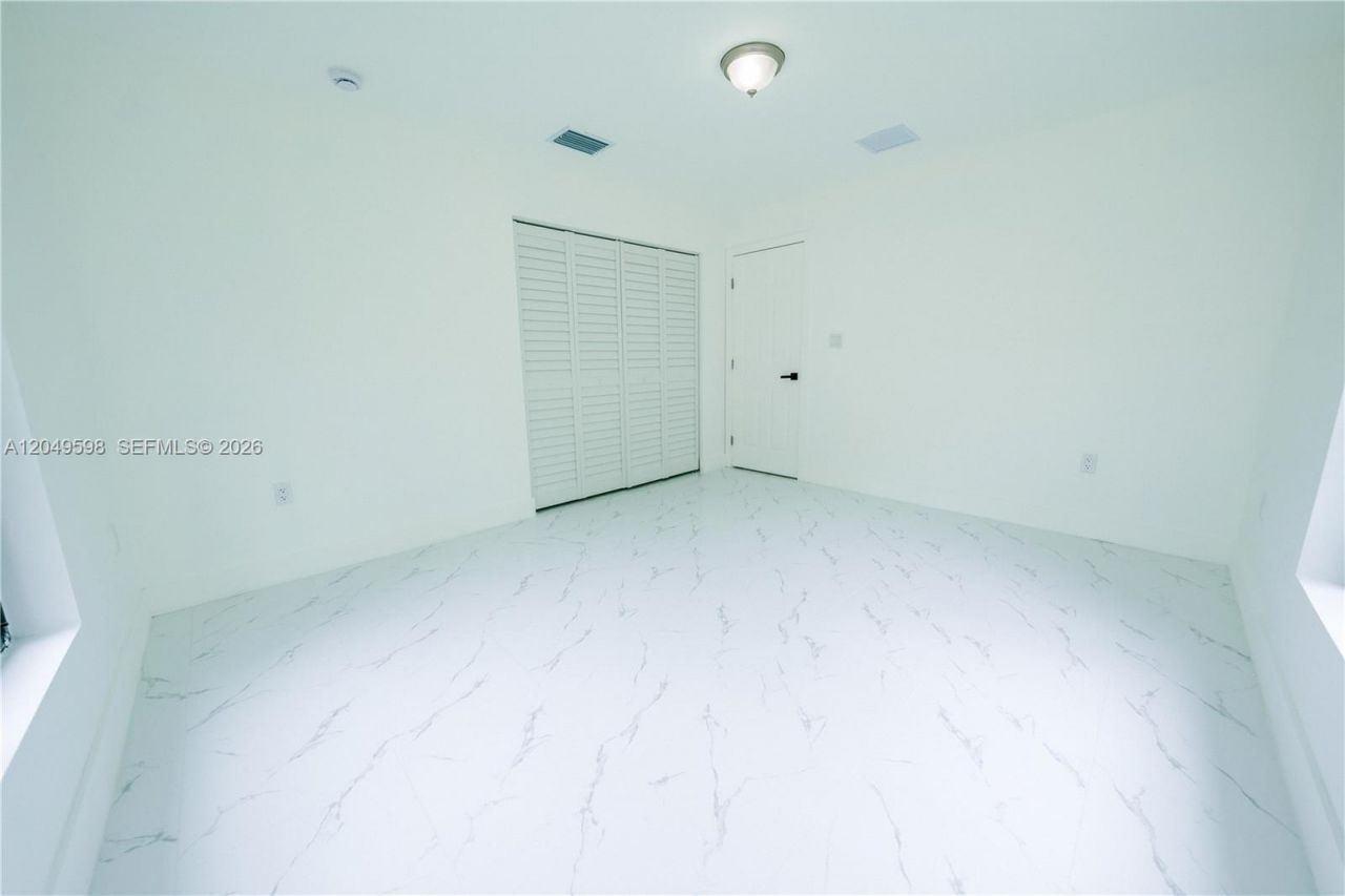 1112 NW 81st St, Miami, FL 33150 Photo