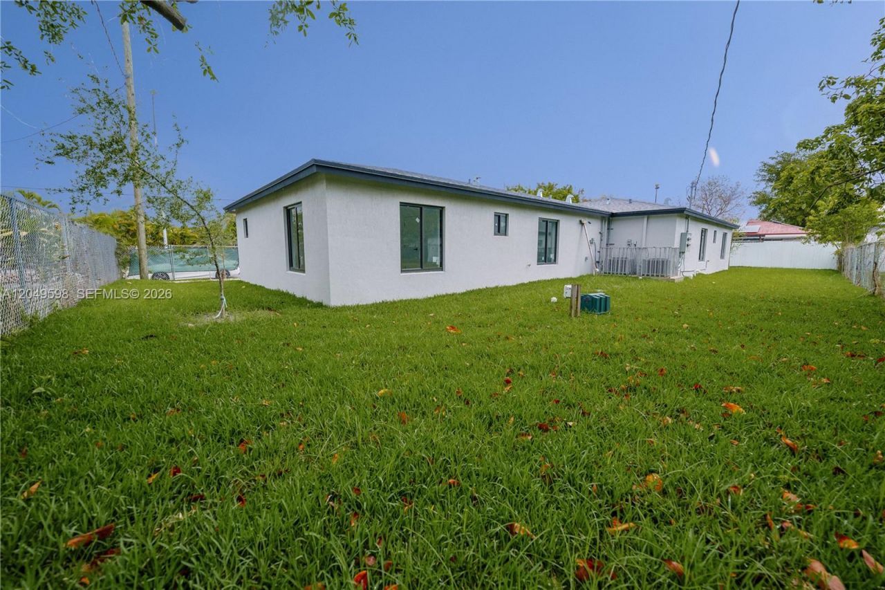 1112 NW 81st St, Miami, FL 33150 Photo