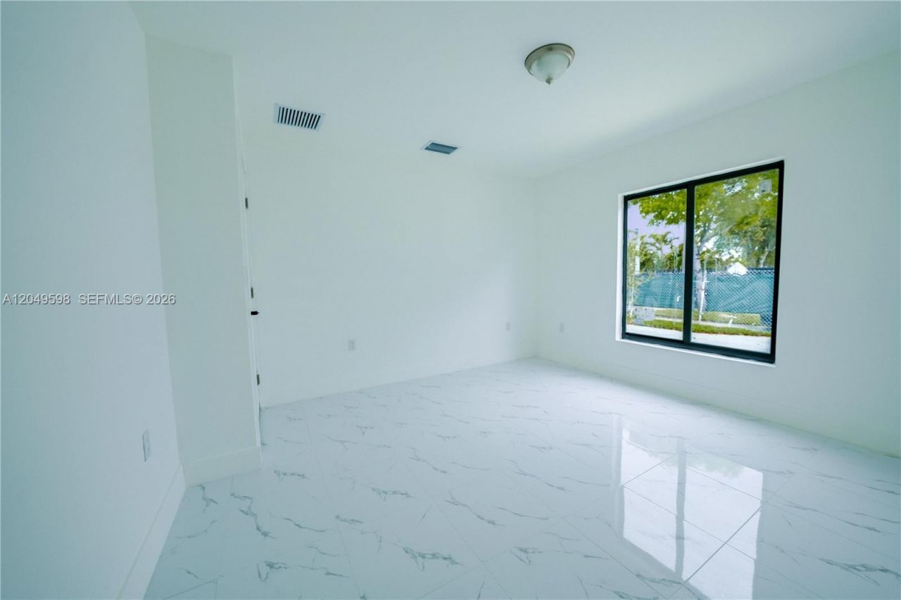 1112 NW 81st St, Miami, FL 33150 Photo